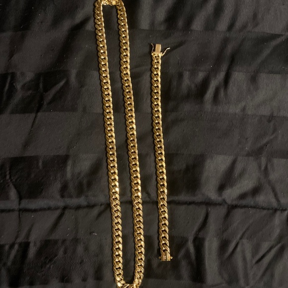 Cuban chain link and bracelet 81.4 both   61.4 the chain and 20. The bracelet - Picture 4 of 5